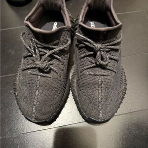 Adidas Yeezy Boost 350 V2 in Black